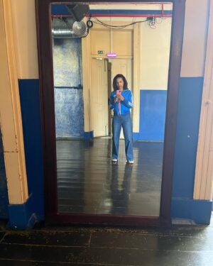 Rita Cruz Instagram - Em ensaios da Missão da Missão na Casa Independente. 

Fico triste  ao saber que este espaço tão especial vai fechar para abrir mais um hotel em Lisboa.
 
Dancei muito nesta casa,dei um concerto nos primórdios de Rita & o Revólver…
Tenho muita pena mesmo. Mas ainda se pode aproveitar este espaço por mais um ano e pouco. É aproveitar 😊

O melhor está no fim 😃