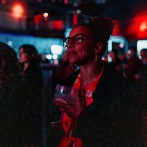 Rita Cruz Instagram - Aqui conseguem ver o tamanho da equipa do Erro 404, liderada pela @pat.sequeira 
Não são muitos nem poucos , são bastantes.

Dia 11 de Março está quase aí! 
@rtppt
@theboard_actorsagency