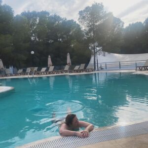 Rita Marrafa de Carvalho Instagram - Bom… não tinha férias há quase um ano. Tirei uma semana para me esquecer, bronzear, ler, dormir e rir com a @alunascimento 
Formentera é um pequeno paraíso onde vou deixar raiz. 

Fiquem com um saborzinho doce do primeiro dia. E esperem porque vos encher de dias incríveis.