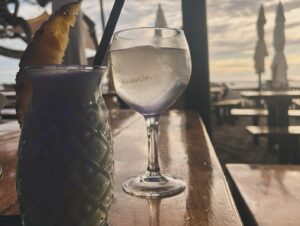 Rita Marrafa de Carvalho Instagram - Vamos a mais um photodump de biquínis, cocktails e inveja da boa?

Ouvi dizer que estava frio em Lisboa. Que pena…