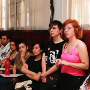 Rita von Hunty Instagram - Aqui tem um compilado de fotos e um agradecimento!

Sábado passado, dia 15/abril, recebi um convite do @pcbpartidao e do @lgbtcomunistasp para integrar uma mesa de análise de conjuntura e apontamentos da questão LGBT e a luta de classes. O evento aconteceu em São José dos Campos mais especificamente no Sindipetro.

Contamos com mais de 300 companheiras e companheiros de luta, além dos e das camaradas do partido.

A mesa foi mediada pelo camarada @vitorferreira_h e teve as falas análises e contribuições do @matsgoncalves sobre conjuntura, educação e arte e @auroraustral__ sobre saúde mental, direitos e alienação.

Foi uma alegria e um prazer imenso!
Pelo poder popular!
Pelo socialismo!
Venceremos ❤️