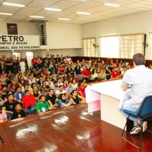 Rita von Hunty Instagram - Aqui tem um compilado de fotos e um agradecimento!

Sábado passado, dia 15/abril, recebi um convite do @pcbpartidao e do @lgbtcomunistasp para integrar uma mesa de análise de conjuntura e apontamentos da questão LGBT e a luta de classes. O evento aconteceu em São José dos Campos mais especificamente no Sindipetro.

Contamos com mais de 300 companheiras e companheiros de luta, além dos e das camaradas do partido.

A mesa foi mediada pelo camarada @vitorferreira_h e teve as falas análises e contribuições do @matsgoncalves sobre conjuntura, educação e arte e @auroraustral__ sobre saúde mental, direitos e alienação.

Foi uma alegria e um prazer imenso!
Pelo poder popular!
Pelo socialismo!
Venceremos ❤️