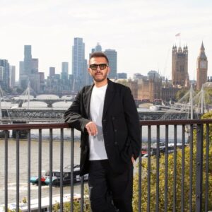 Ritesh Sidhwani Instagram - From the streets of Bambai to the skies of London.

#BambaiMeriJaanOnPrime, new series, sept 14