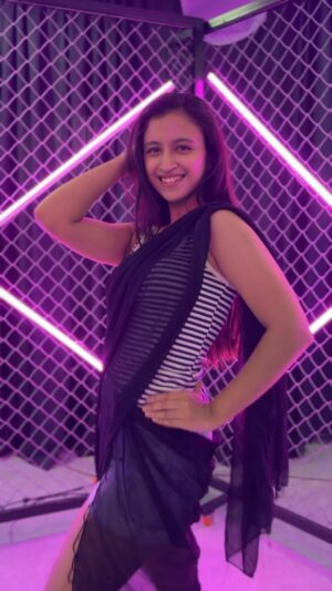 Ritika Shrotri Instagram - When you have to do the couple song alone 🙃

At @the_hype_studio_ 

#pushpa2 #sami #reelitfeelit #just #trending