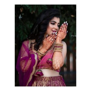 Ritika Sukheeja Instagram - Tale as old as times!
.
.
.
Mua @melen_makeover 
Photographer @pixelbeez_weddingphotography 
Mehendi @the_hennaist 
Garment @adhiktha_by_sn 
Jewelry @elite.bridal.store 
Bangles @anthathi_by_shribhu 
.
.
.
.
.
.
.
.
.
.
.
.
.
.
.
#portraitsquad #portraitshots #boutique #fashion #style #love #cute  #beauty #beautiful #pretty #eyes #model #dress  #heels #styles #outfit #jewelry #shopping #smile #misskollywood #missindia #beautypageant #pageant #missindia #pagentry #model