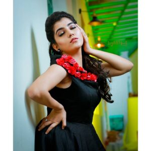 Ritika Sukheeja Instagram - Light it up🌷
Muah @sugunadevi_makeup_artist
Photography @lightmonkstudios
Costume by @thisadesignstudio
.
.
.
.
.
.
.
.
.
.
#portraitsquad #portraitshots #boutique #fashion #style #love #cute  #beauty #beautiful #pretty #eyes #model #dress  #heels #styles #outfit #jewelry #shopping #smile #misskollywood #missindia #beautypageant #pageant #missindia #pagentry #model