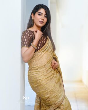 Ritika Sukheeja Instagram - Always identify the main people in the photograph.

In frame : @ritikasukheeja 

#model#modeling #photoshoot #photo #brandshoot #brand #sony #sonyalpha #godox #godoxindia #portraitphotography #fashion #style #cute #kerala #banglore #chennai