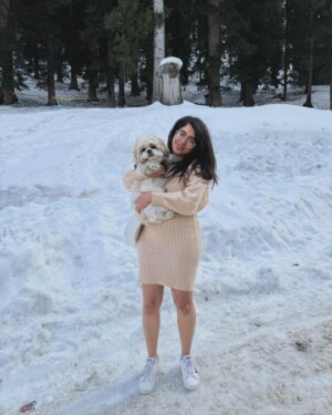 Ritika Sukheeja Instagram - Like I said, your winter Queen is enjoying WINTER WONDERLAND ❄️⛄️
.
.
.
.
.
.
.
.
.
.
.
.
.
#manalidiaries #manali #snow #portraitsquad #portraitshots #boutique #fashion #style #love #cute  #beauty #beautiful #pretty #eyes #model #dress #shoes #styles #outfit #jewelry #shopping #smile #misskollywood #missindia #beautypageant #pageant #missindia #pagentry #model