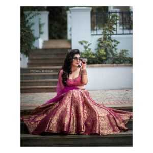 Ritika Sukheeja Instagram - Tale as old as times!
.
.
.
Mua @melen_makeover 
Photographer @pixelbeez_weddingphotography 
Mehendi @the_hennaist 
Garment @adhiktha_by_sn 
Jewelry @elite.bridal.store 
Bangles @anthathi_by_shribhu 
.
.
.
.
.
.
.
.
.
.
.
.
.
.
.
#portraitsquad #portraitshots #boutique #fashion #style #love #cute  #beauty #beautiful #pretty #eyes #model #dress  #heels #styles #outfit #jewelry #shopping #smile #misskollywood #missindia #beautypageant #pageant #missindia #pagentry #model