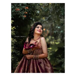 Ritika Sukheeja Instagram - Tale as old as times!
.
.
.
Mua @melen_makeover 
Photographer @pixelbeez_weddingphotography 
Mehendi @the_hennaist 
Garment @adhiktha_by_sn 
Jewelry @elite.bridal.store 
Bangles @anthathi_by_shribhu 
.
.
.
.
.
.
.
.
.
.
.
.
.
.
.
#portraitsquad #portraitshots #boutique #fashion #style #love #cute  #beauty #beautiful #pretty #eyes #model #dress  #heels #styles #outfit #jewelry #shopping #smile #misskollywood #missindia #beautypageant #pageant #missindia #pagentry #model