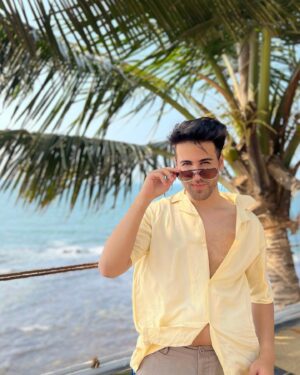 Ritvik Arora Instagram - Resting beach face 👀