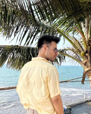 Ritvik Arora Instagram - Resting beach face 👀