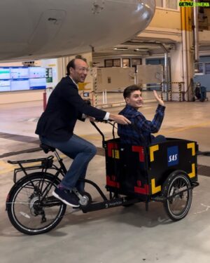 Riyadh Khalaf Instagram - If you told me this morning (or ever) that I’d be sat in a human-sized basket being cycled around an aircraft hangar by the President and CEO of @flysas, I never would have believed you 😂 Had the joy of interviewing the warm, engaging and future looking boss of the airline; Anko van der Werff today for something very special coming soon! Another day getting to smash my passions of journalism and aviation together. My heart is full! Thank you to everyone at SAS and a special shout out to @daniel.kerzner 💙✈️