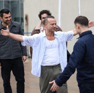 Riza Kocaoğlu Instagram - Bu muhteşem oyuncu kadrosuyla buluşuyoruz,mesudum🌹Akşam @kanald de görüşürüz.🌺🙏 @incitaneleribkm  @bkmonline
