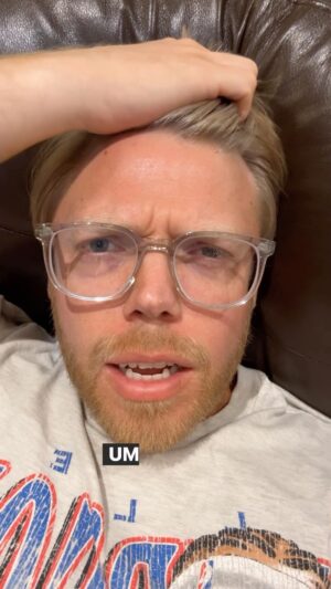 Rob Beckett Instagram - The northern lights is a scam