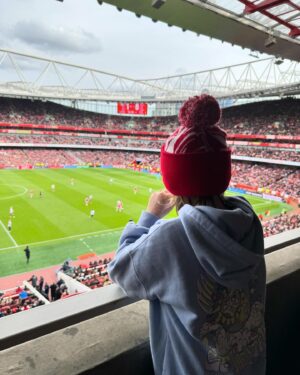 Rob Beckett Instagram - I took my eldest to her first football match at a sold out Emirates. We both loved it. Arsenal v Spurs women’s NLD. My first @barclayswsl game. Great atmosphere and a great day out. A much better environment to take young kids than the men’s game for their first match. No child should have to see a drunk bearded bloke in a bucket hat eating chicken by a bin. That can wait until they are older. My favourite part of the day was that no matter men or women Tottenham are always shit. ❤️🤍❤️