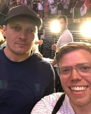 Rob Beckett Instagram - I mean Jesus Christ it’s a bad photo but at least I got it. Me and the undisputed heavy weight champ. A few years ago in NYC. Well deserved victory. What a fight. I am feel. @usykaa also a cheeky photo bomb from undisputed Barnet legend and ex world champ @mrdfbarker