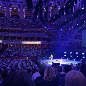 Rob Beckett Instagram - Big old Boy the Albert Hall. Always an honour to play there and support @teenage_cancer 👊🏻❤️👊🏻