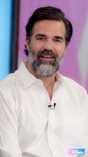 Rob Delaney Instagram - Rob Delaney shares how ‘heroic’ his children were when he told them their younger brother, Henry, was going to sadly die ❤️

#loosewomen #robdelaney