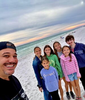 Rob Mariano Instagram - He’s fitting right in… but…let’s see what happens after tonight‘s episode!!!! 🏝️ #DealorNoDealIsland @dontcallmeayayron @dealornodealtv @nbc @peacock @endemolshineus @joemanganiello