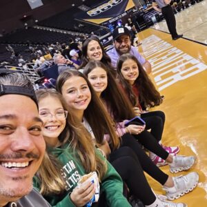 Rob Mariano Instagram - At the #sbcbasketball women’s tournament with my girls on  international women’s day @youngstrength tagged along …shoutout to @bobbywashington59  for the siiick floor seats and to my guy @joshuaarieh for booking a little action  let’s go over 64 second half! Lmaooooo!!!🏀