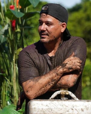 Rob Mariano Instagram - I’m back in Action Tonight!!! Night Feb 26th at 9:30/8:30c on @nbc for the premiere of @dealornodealtv Let the Adventure begins!  With Host @joemanganiello  It’s time to get a little Dirty!  Let’s Go!!!🔥 @endemolshineus @peacock  #dealornodealisland 🏝️ 📸 by @usthemu
