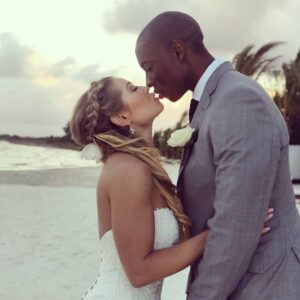 Robbie Jones Instagram - 4 years down... A lifetime to go...
Happy Anniversary babycakes. My heart is eternally yours. 💕 12.17.16