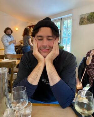 Robert Brosowski Instagram - Oui viel willst du in Paris essen?
Rob: Ja!😁
Danke fürs unglaubliche Feedback zum letzten Video! Das nächste wird in dieser Sekunde produziert!💪