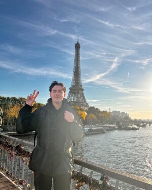 Robert Brosowski Instagram - Oui viel willst du in Paris essen?
Rob: Ja!😁
Danke fürs unglaubliche Feedback zum letzten Video! Das nächste wird in dieser Sekunde produziert!💪