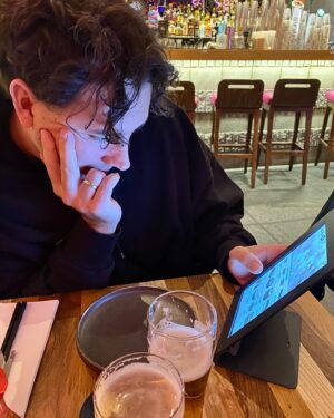 Robert Brosowski Instagram - Oui viel willst du in Paris essen?
Rob: Ja!😁
Danke fürs unglaubliche Feedback zum letzten Video! Das nächste wird in dieser Sekunde produziert!💪