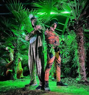 Robert Brosowski Instagram - Scurr-Khan und Smogli im Jungle.
Wenn ihr mehr über die Welt des Asozialsten-Jungels erfahren wollt dann checkt das Hauptvideo von @julienbam ab!👊