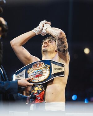 Robert Brosowski Instagram - Remember my Name💥🥊
Danke an alle die Teil dieser Reise waren!❤️
Es war die verrückteste Nacht meines Lebens! 📸 @witters_sportfotografie @dermeusel @leeonbeeon @flotreiber
