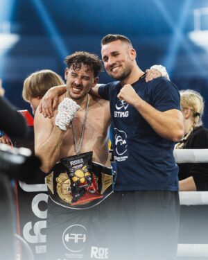 Robert Brosowski Instagram - Remember my Name💥🥊
Danke an alle die Teil dieser Reise waren!❤️
Es war die verrückteste Nacht meines Lebens! 📸 @witters_sportfotografie @dermeusel @leeonbeeon @flotreiber