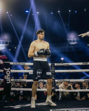 Robert Brosowski Instagram - Remember my Name💥🥊
Danke an alle die Teil dieser Reise waren!❤️
Es war die verrückteste Nacht meines Lebens! 📸 @witters_sportfotografie @dermeusel @leeonbeeon @flotreiber