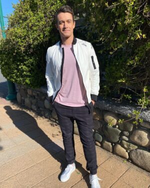 Robert Buckley Instagram - Shoutout to the Chesapeake Shores wardrobe dept for making me feel first day of school fresh.