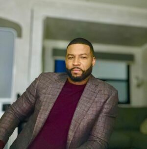 Robert Christopher Riley Instagram - Hello…is it me you’re looking for? 😂 Feeling like Lionel Richie in my #Culhane threads! #Dynasty #robrileynyc