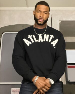 Robert Christopher Riley Instagram - #Culhane #Dynasty #Robrileynyc just me in a sweater that’s 🔥 for a show that’s 🔥 See you May 7th
