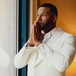 Robert Christopher Riley Instagram - What a glorious day!!! @grace_loves_lace 
📸 @photobynats
