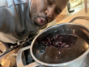 Robert Christopher Riley Instagram - Merry Christmas y’all #Sorrel is on deck! #Culhane #Dynasty #Robrileynyc WE HAVE TO KEEP TRADITIONS ALIVE!!