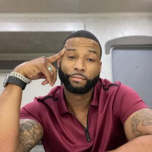 Robert Christopher Riley Instagram - Been a min, hers a pic. #culhane #robrileynyc #dynasty season 4 premieres May 7th