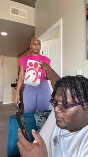 Robert Dean III Instagram - How to shut your girl up 😳💔 #couplescomedy #relationshipgoals #rtfamily