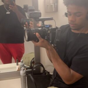 Robert Dean III Instagram - Back in that mode😤🎬

(Thank you to everyone that helped out on this film including the producer @trecelashae & special thanks to @noshatl_ for letting us use there restaurant, grand opening the 21st of June)

‼️THERE WAS NO REAL WEAPONS OR BLOOD USED IN THIS POST, ITS ALL ITS PROPS AND MAKE UP THIS IS A MOVIE SET‼️