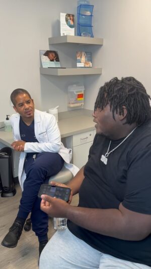 Robert Dean III Instagram - I can’t believe I’m in a plastic surgeon office right now 👀🥴 but, summer is around the corner and I heard @drnipandtuck has exactly what I need to help me lose weight faster💪🏾🏃‍♂️💨 I just started Trizapetide here it’s like Ozempic but it is much stronger and helps control my appetite. 

Follow @drnipandtuck to learn more about this weight loss medication and stay tuned to see my results 💪🏾💪🏾

#PaidPromotion #Ad
