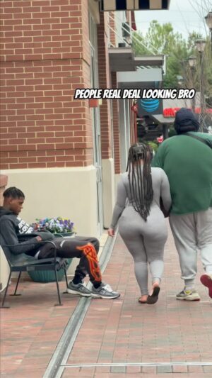 Robert Dean III Instagram - Umbrella prank☂️🍑pt.47 w/ @auvodka @missjohndough