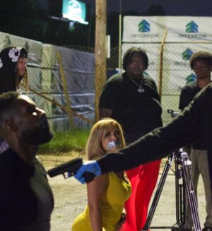 Robert Dean III Instagram - Back in that mode😤🎬

(Thank you to everyone that helped out on this film including the producer @trecelashae & special thanks to @noshatl_ for letting us use there restaurant, grand opening the 21st of June)

‼️THERE WAS NO REAL WEAPONS OR BLOOD USED IN THIS POST, ITS ALL ITS PROPS AND MAKE UP THIS IS A MOVIE SET‼️