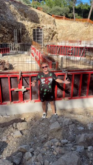 Robert Geiss Instagram - Ja Leute heute Freitagabend die Baustelle ist schon zu weil heute Abend spielt Frankreich das will natürlich kein Franzose verpassen. Ich wünsche euch einen schönen Freitag @robertogeissini