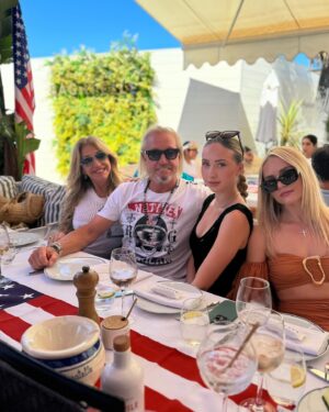 Robert Geiss Instagram - Ein wunderschöner Nachmittag mit der ganzen Familie @robertogeissini
