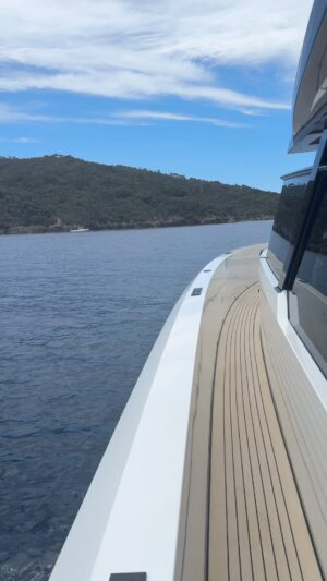 Robert Geiss Instagram - Heute mal einen Ausflug auf die Inseln vor Saint-Tropez zum Fisch essen. Einen schönen Sonntag und hoffentlich gewinne wir heute Abend.