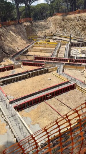 Robert Geiss Instagram - Ja heute Shary auf der Baustelle und er hat Neuigkeiten. Lasst euch überraschen. Einen schönen Samstag @robertogeissini @s_art_infinity
