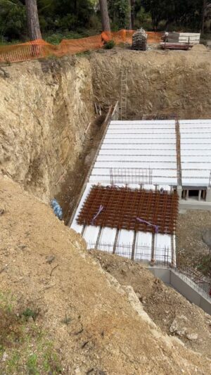 Robert Geiss Instagram - Ja, wieder einen Tag auf der Baustelle. Es geht immer weiter. Die Bodenplatte für das Kellergeschoss nähert sich Ich wünsche euch einen schönen Dienstagabend.@robertogeissini